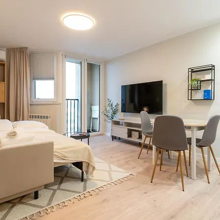 Korfantego 18th Floor Skyline View By Bookinghost