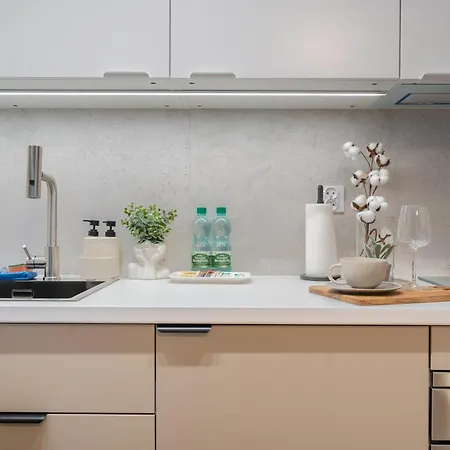 Korfantego 18th Floor Skyline View By Bookinghost *