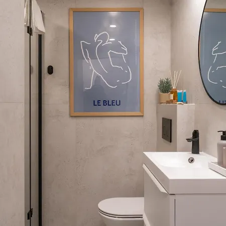 Korfantego 18th Floor Skyline View By Bookinghost *