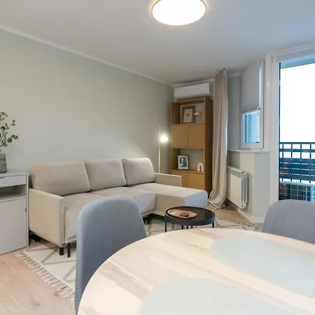 Korfantego 18th Floor Skyline View By Bookinghost *