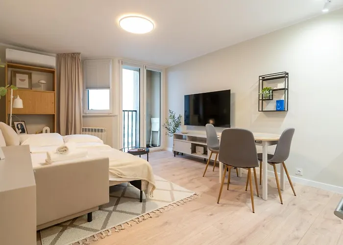 Korfantego 18th Floor Skyline View By Bookinghost