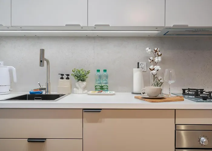 Korfantego 18th Floor Skyline View By Bookinghost *