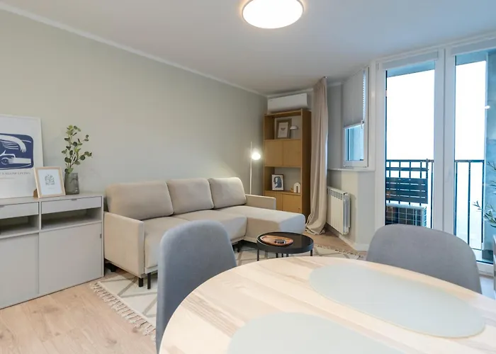 Korfantego 18th Floor Skyline View By Bookinghost *