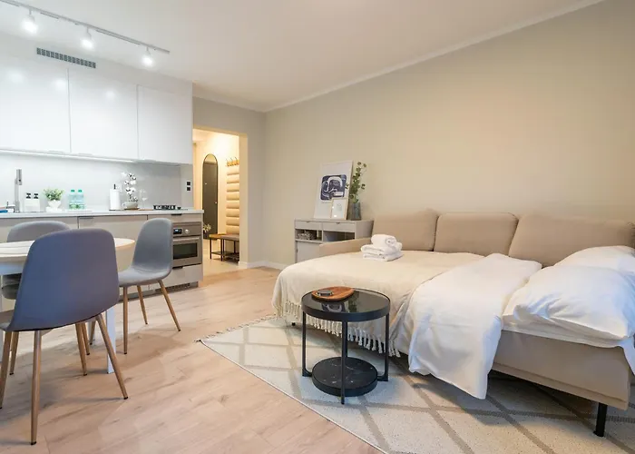 Korfantego 18th Floor Skyline View By Bookinghost *